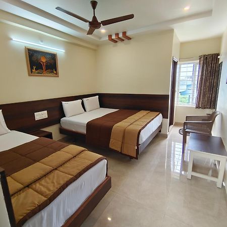 Hotel Dkr Grand Tirupati Dış mekan fotoğraf