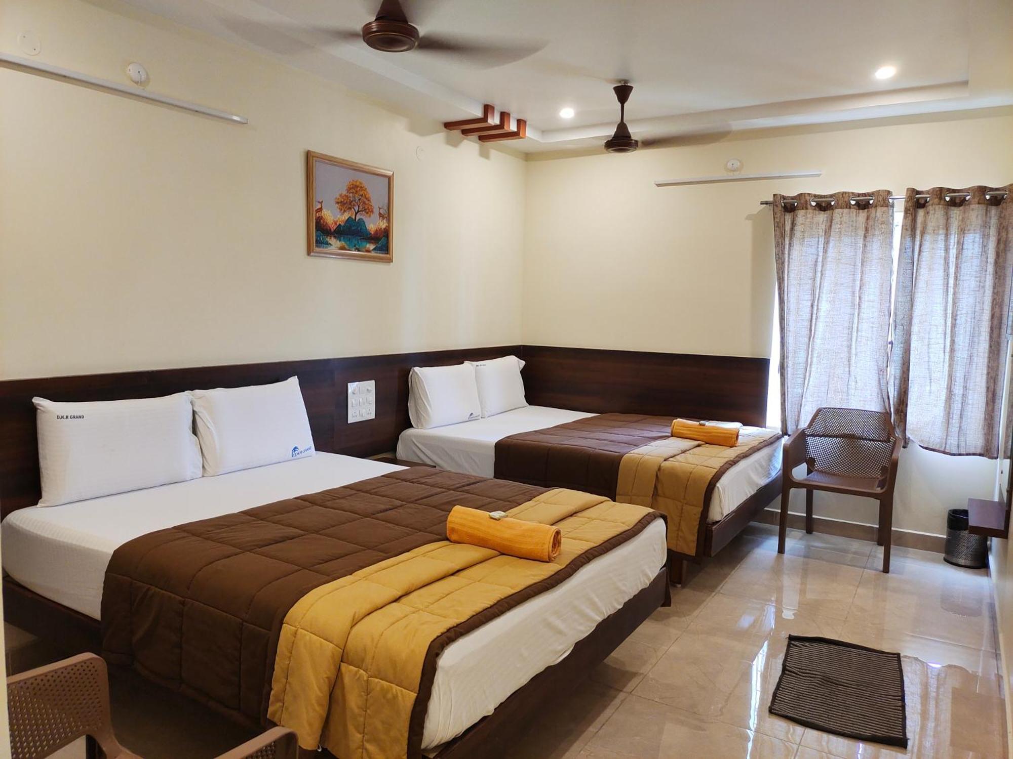 Hotel Dkr Grand Tirupati Dış mekan fotoğraf