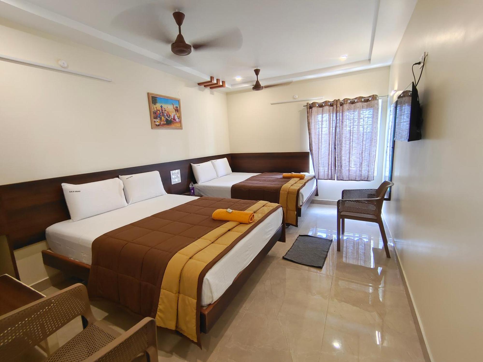 Hotel Dkr Grand Tirupati Dış mekan fotoğraf