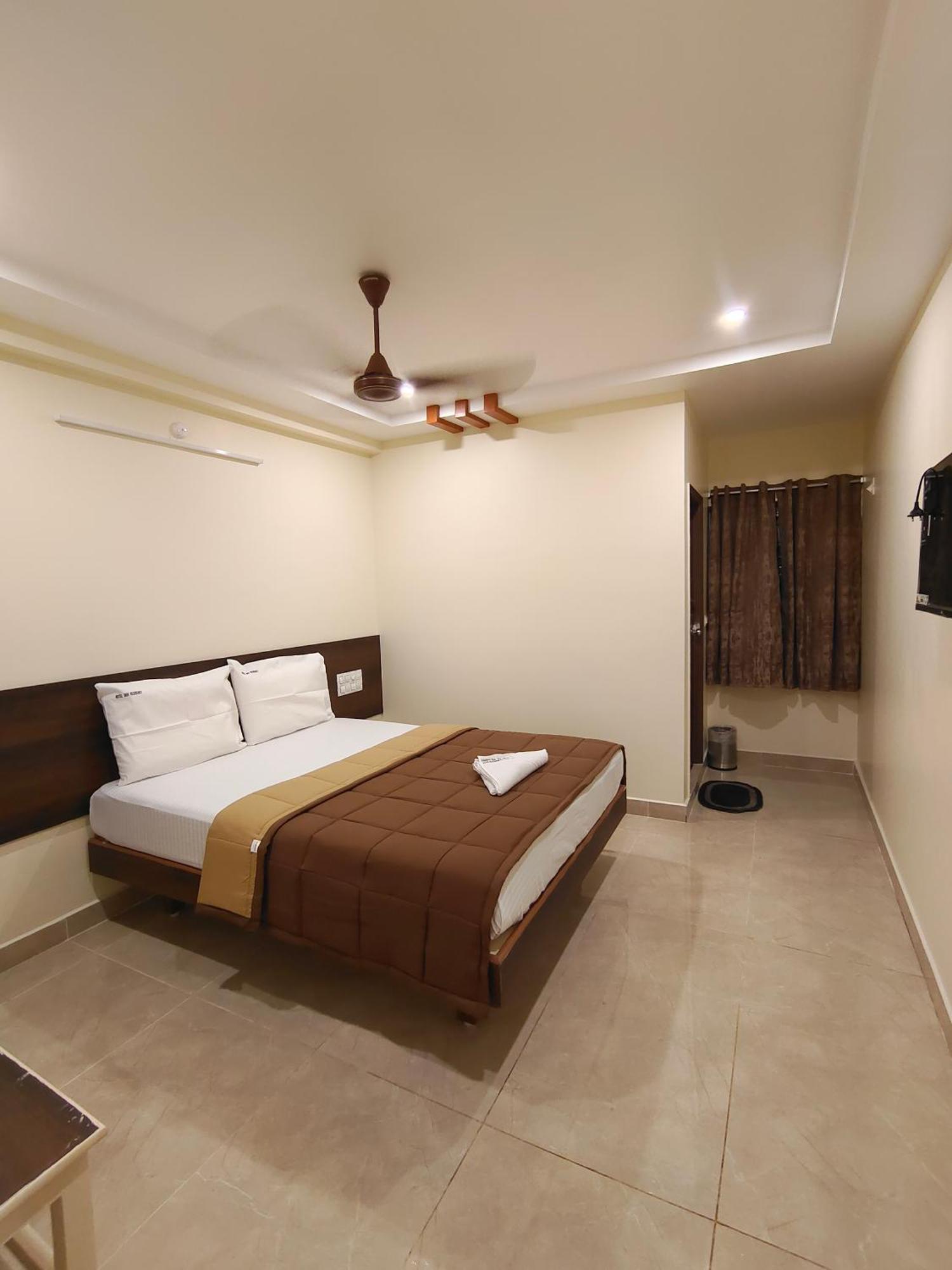 Hotel Dkr Grand Tirupati Dış mekan fotoğraf