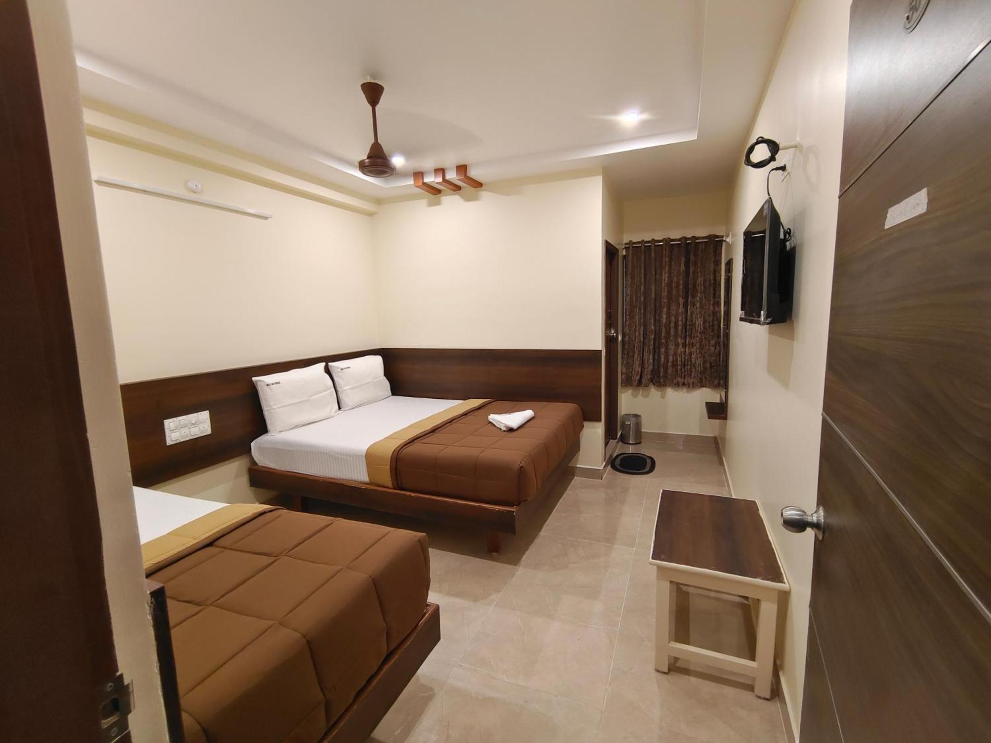 Hotel Dkr Grand Tirupati Dış mekan fotoğraf