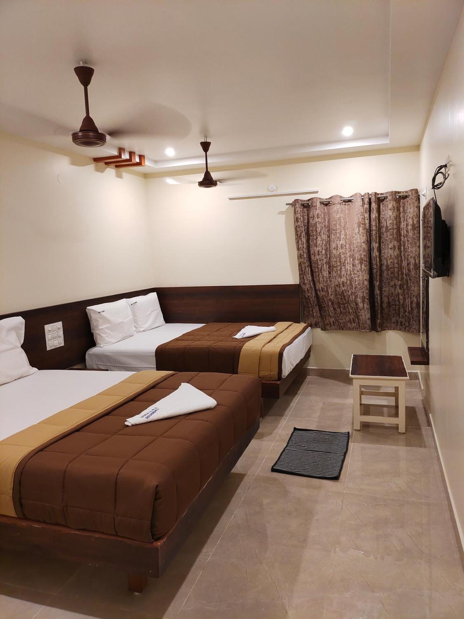 Hotel Dkr Grand Tirupati Dış mekan fotoğraf